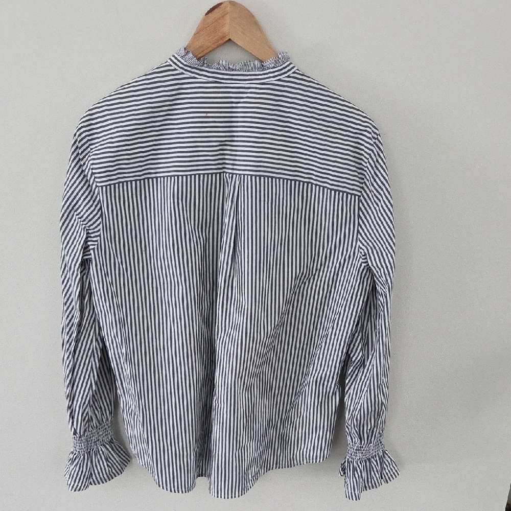 NWOT GAP Navy and White Striped Button Down Shirt - Picture 6 of 7